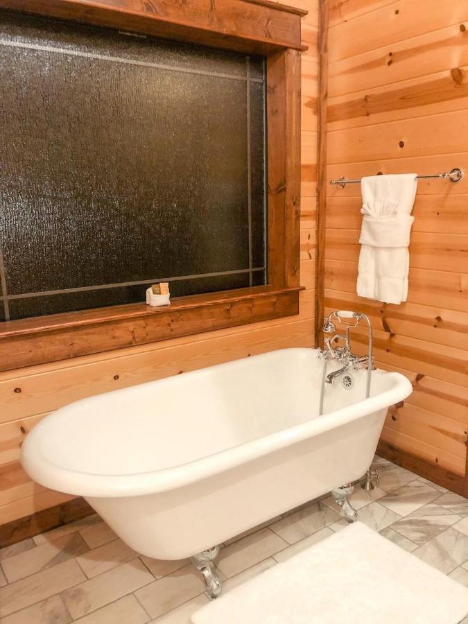Stone Mountain Lodge 5000Sqft 6 Bed Game Room Pool Table Hot Tub Broken Bow Eksteriør billede