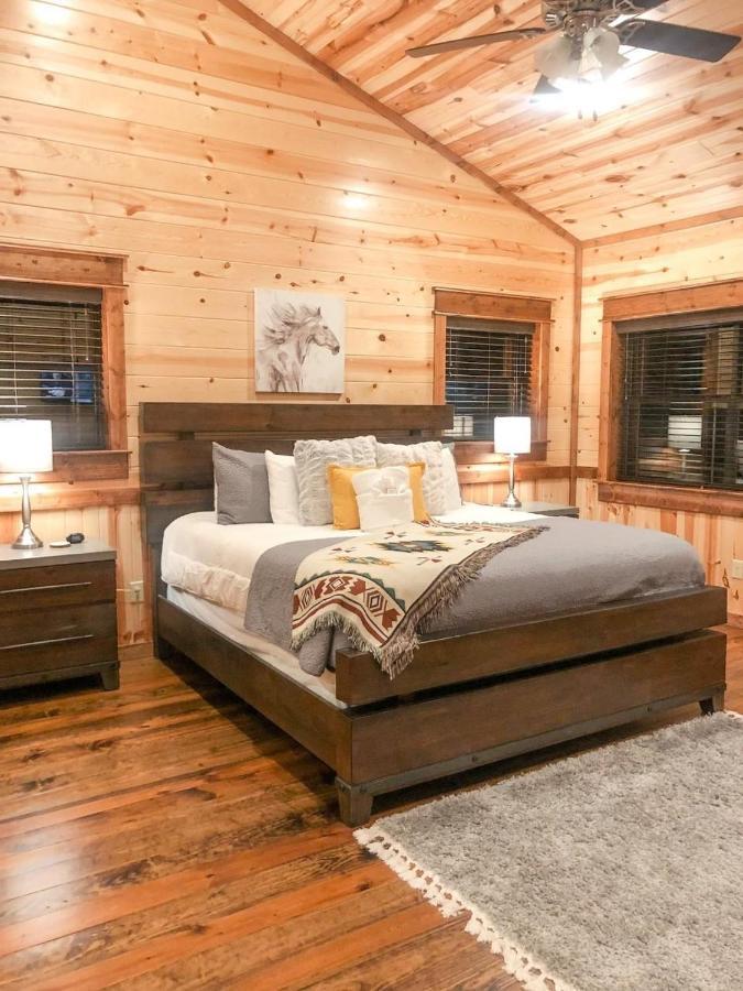 Stone Mountain Lodge 5000Sqft 6 Bed Game Room Pool Table Hot Tub Broken Bow Eksteriør billede