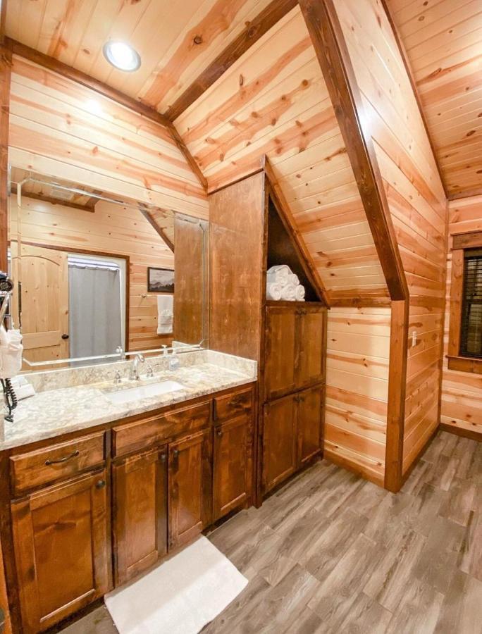 Stone Mountain Lodge 5000Sqft 6 Bed Game Room Pool Table Hot Tub Broken Bow Eksteriør billede