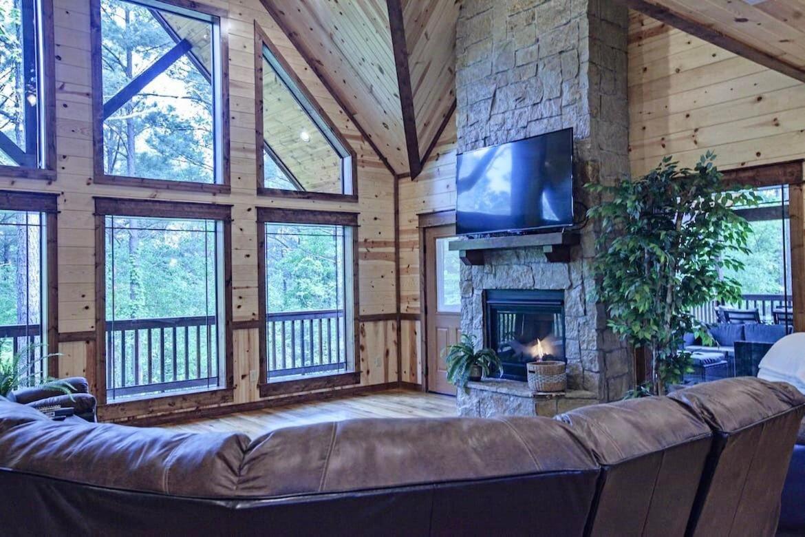 Stone Mountain Lodge 5000Sqft 6 Bed Game Room Pool Table Hot Tub Broken Bow Eksteriør billede